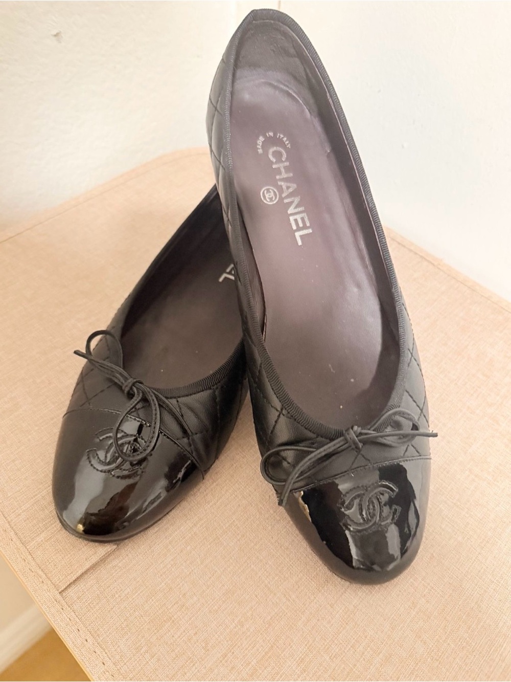 Chanel black ballet flats with quilted leather and a patent leather cap toe - Picture 3 of 7